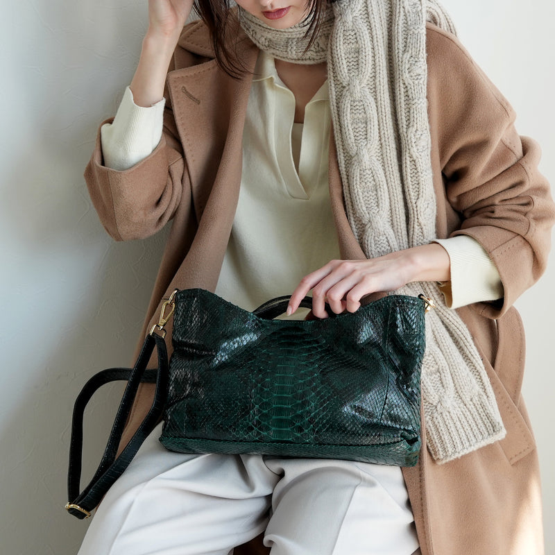 【PYTHON パイソン ウェーブトートバッグ】ミニ グリーン ショルダーつき 本革 蛇革 コブラ革 和装 カジュアル エキゾチックレザー　お洋服はもちろん 着物にも（2690608200）
