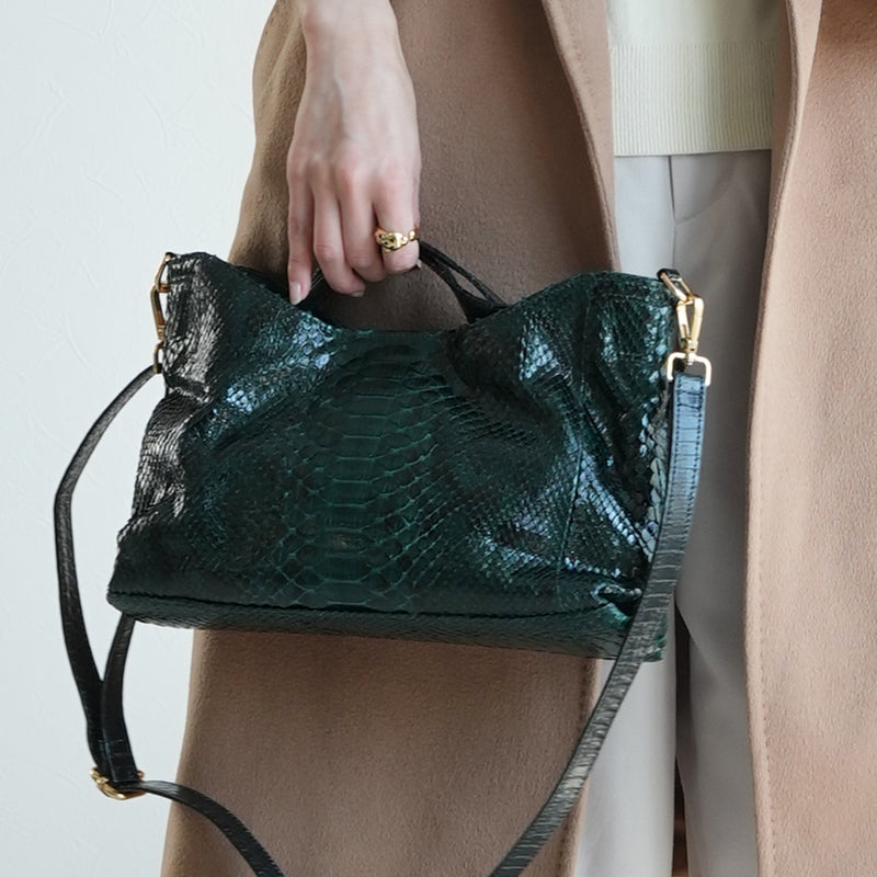 【PYTHON パイソン ウェーブトートバッグ】ミニ グリーン ショルダーつき 本革 蛇革 コブラ革 和装 カジュアル エキゾチックレザー　お洋服はもちろん 着物にも（2690608200）