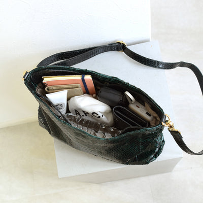 【PYTHON パイソン ウェーブトートバッグ】ミニ グリーン ショルダーつき 本革 蛇革 コブラ革 和装 カジュアル エキゾチックレザー　お洋服はもちろん 着物にも（2690608200）