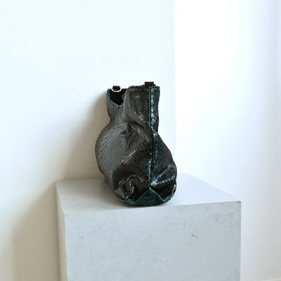 【PYTHON パイソン ウェーブトートバッグ】ミニ グリーン ショルダーつき 本革 蛇革 コブラ革 和装 カジュアル エキゾチックレザー　お洋服はもちろん 着物にも（2690608200）