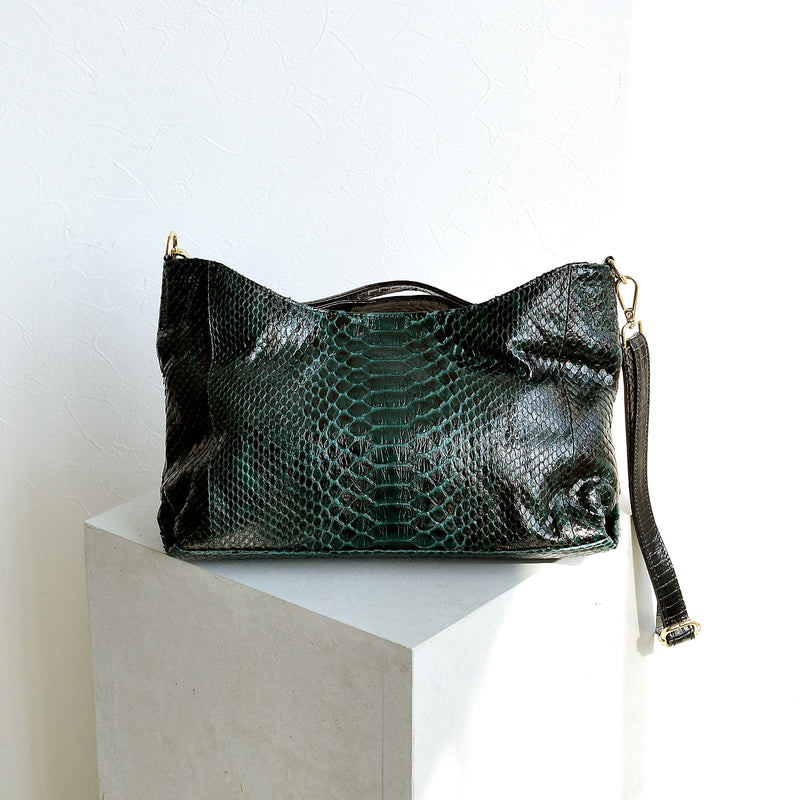 【PYTHON パイソン ウェーブトートバッグ】ミニ グリーン ショルダーつき 本革 蛇革 コブラ革 和装 カジュアル エキゾチックレザー　お洋服はもちろん 着物にも（2690608200）