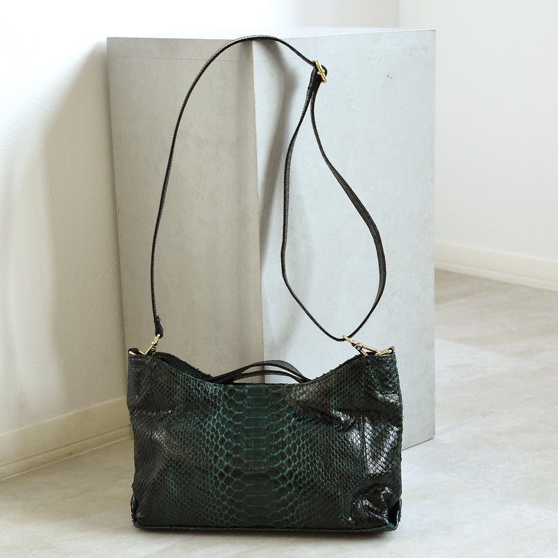 【PYTHON パイソン ウェーブトートバッグ】ミニ グリーン ショルダーつき 本革 蛇革 コブラ革 和装 カジュアル エキゾチックレザー　お洋服はもちろん 着物にも（2690608200）
