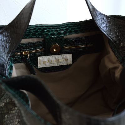 【PYTHON パイソン ウェーブトートバッグ】ミニ グリーン ショルダーつき 本革 蛇革 コブラ革 和装 カジュアル エキゾチックレザー　お洋服はもちろん 着物にも（2690608200）
