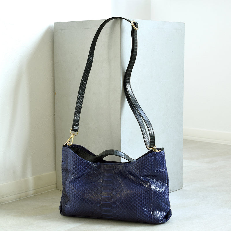 【PYTHON パイソン ウェーブトートバッグ】ミニ パープル ショルダーつき 本革 蛇革 コブラ革 和装 カジュアル エキゾチックレザー　お洋服はもちろん 着物にも（2690608300）