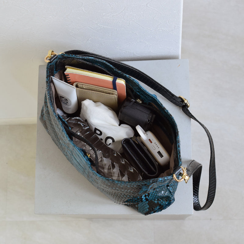 【PYTHON パイソン ウェーブトートバッグ】ミニ ターコイズ ショルダーつき 本革 蛇革 コブラ革 和装 カジュアル エキゾチックレザー　お洋服はもちろん 着物にも（2690608400）
