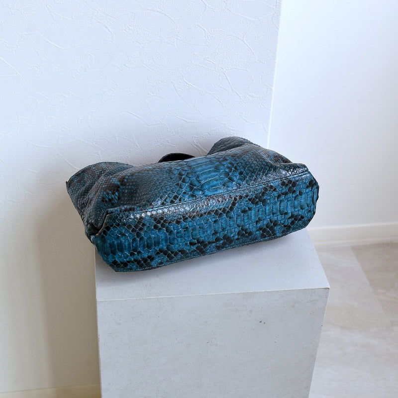 【PYTHON パイソン ウェーブトートバッグ】ミニ ターコイズ ショルダーつき 本革 蛇革 コブラ革 和装 カジュアル エキゾチックレザー　お洋服はもちろん 着物にも（2690608400）