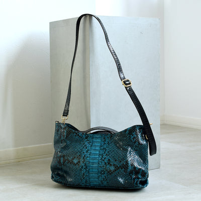 【PYTHON パイソン ウェーブトートバッグ】ミニ ターコイズ ショルダーつき 本革 蛇革 コブラ革 和装 カジュアル エキゾチックレザー　お洋服はもちろん 着物にも（2690608400）