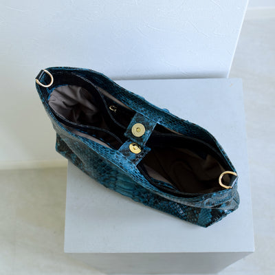 【PYTHON パイソン ウェーブトートバッグ】ミニ ターコイズ ショルダーつき 本革 蛇革 コブラ革 和装 カジュアル エキゾチックレザー　お洋服はもちろん 着物にも（2690608400）