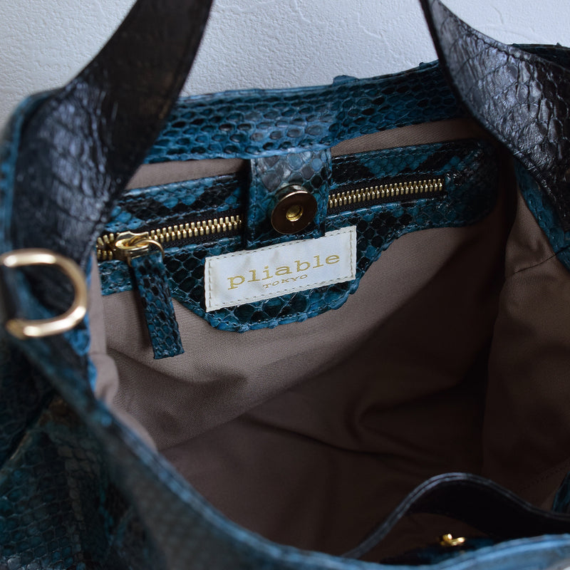 【PYTHON パイソン ウェーブトートバッグ】ミニ ターコイズ ショルダーつき 本革 蛇革 コブラ革 和装 カジュアル エキゾチックレザー　お洋服はもちろん 着物にも（2690608400）