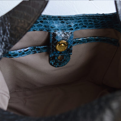 【PYTHON パイソン ウェーブトートバッグ】ミニ ターコイズ ショルダーつき 本革 蛇革 コブラ革 和装 カジュアル エキゾチックレザー　お洋服はもちろん 着物にも（2690608400）