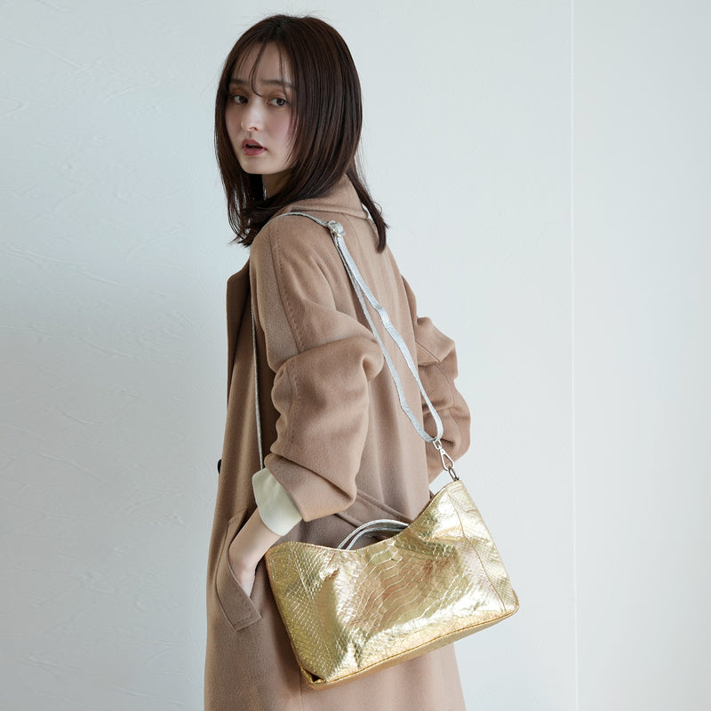 【PYTHON パイソン ウェーブトートバッグ】ミニ ゴールド×シルバー ショルダーつき 本革 蛇革 コブラ革 和装 カジュアル エキゾチックレザー　お洋服はもちろん 着物にも（2690608500）