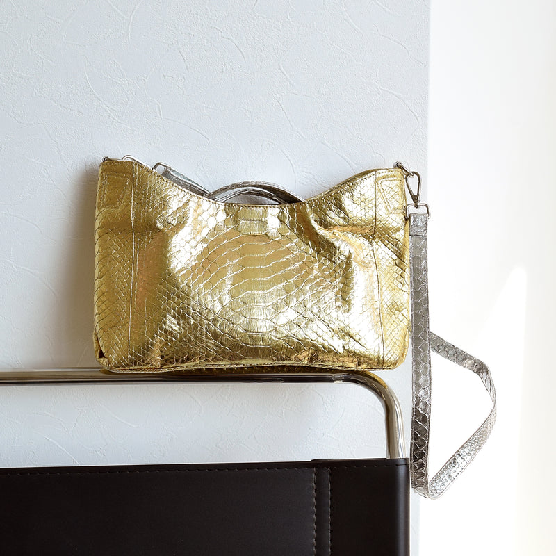 【PYTHON パイソン ウェーブトートバッグ】ミニ ゴールド×シルバー ショルダーつき 本革 蛇革 コブラ革 和装 カジュアル エキゾチックレザー　お洋服はもちろん 着物にも（2690608500）