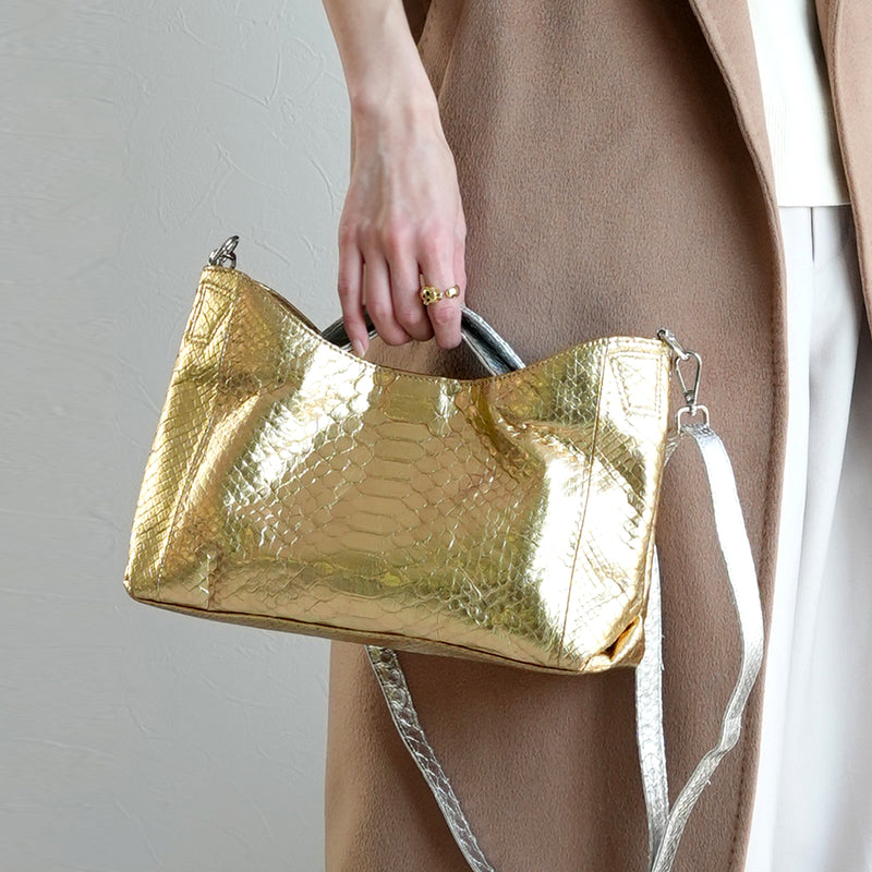 【PYTHON パイソン ウェーブトートバッグ】ミニ ゴールド×シルバー ショルダーつき 本革 蛇革 コブラ革 和装 カジュアル エキゾチックレザー　お洋服はもちろん 着物にも（2690608500）