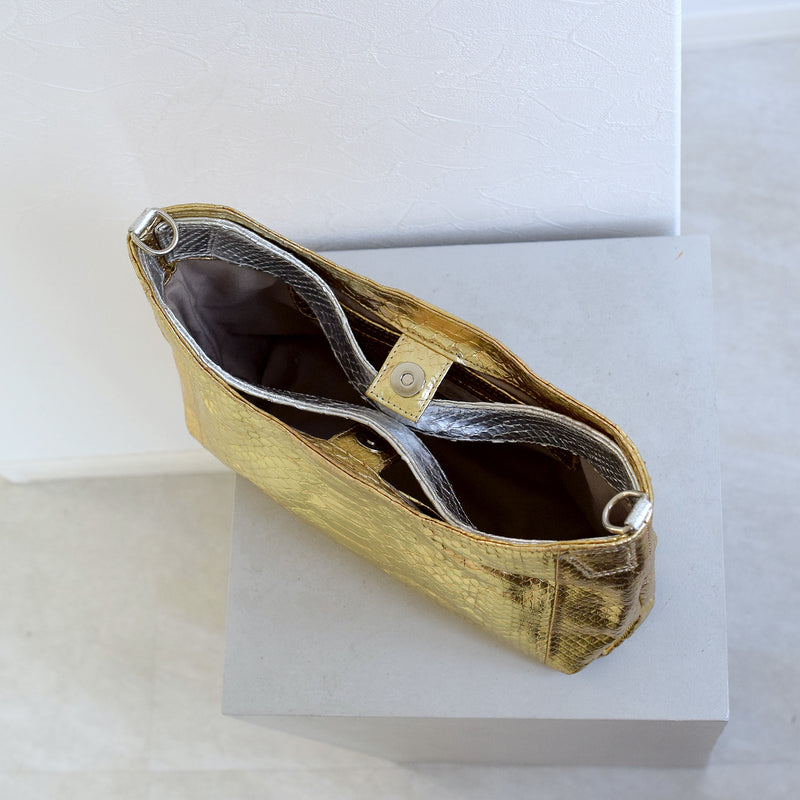 【PYTHON パイソン ウェーブトートバッグ】ミニ ゴールド×シルバー ショルダーつき 本革 蛇革 コブラ革 和装 カジュアル エキゾチックレザー　お洋服はもちろん 着物にも（2690608500）