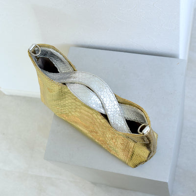 【PYTHON パイソン ウェーブトートバッグ】ミニ ゴールド×シルバー ショルダーつき 本革 蛇革 コブラ革 和装 カジュアル エキゾチックレザー　お洋服はもちろん 着物にも（2690608500）