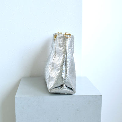 【PYTHON パイソン ウェーブトートバッグ】ミニ シルバー×ゴールド ショルダーつき 本革 蛇革 コブラ革 和装 カジュアル エキゾチックレザー　お洋服はもちろん 着物にも（2690608600）