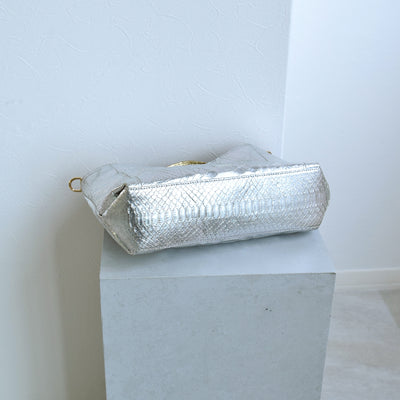 【PYTHON パイソン ウェーブトートバッグ】ミニ シルバー×ゴールド ショルダーつき 本革 蛇革 コブラ革 和装 カジュアル エキゾチックレザー　お洋服はもちろん 着物にも（2690608600）