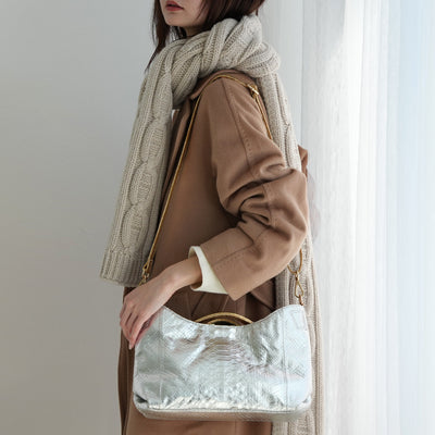 【PYTHON パイソン ウェーブトートバッグ】ミニ シルバー×ゴールド ショルダーつき 本革 蛇革 コブラ革 和装 カジュアル エキゾチックレザー　お洋服はもちろん 着物にも（2690608600）