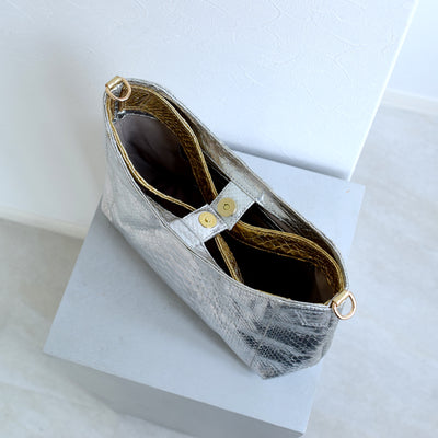 【PYTHON パイソン ウェーブトートバッグ】ミニ シルバー×ゴールド ショルダーつき 本革 蛇革 コブラ革 和装 カジュアル エキゾチックレザー　お洋服はもちろん 着物にも（2690608600）