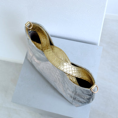 【PYTHON パイソン ウェーブトートバッグ】ミニ シルバー×ゴールド ショルダーつき 本革 蛇革 コブラ革 和装 カジュアル エキゾチックレザー　お洋服はもちろん 着物にも（2690608600）