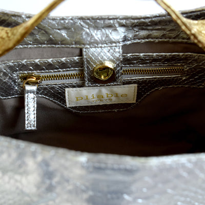 【PYTHON パイソン ウェーブトートバッグ】ミニ シルバー×ゴールド ショルダーつき 本革 蛇革 コブラ革 和装 カジュアル エキゾチックレザー　お洋服はもちろん 着物にも（2690608600）