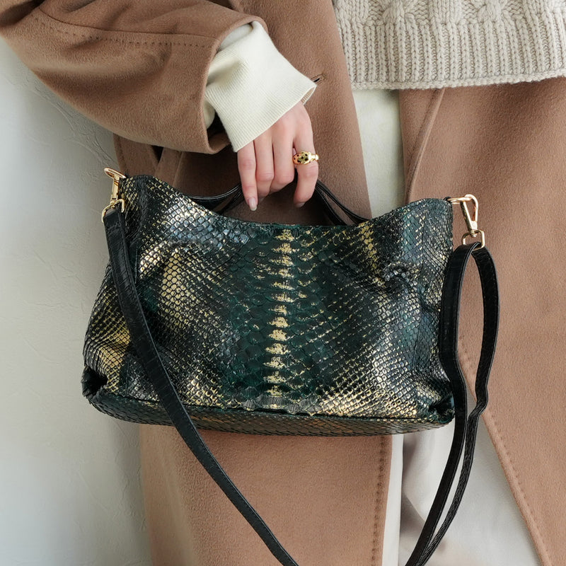 【PYTHON パイソン ウェーブトートバッグ】ミニ グリーン×ゴールド ショルダーつき 本革 蛇革 コブラ革 メタリック加工 和装 カジュアル エキゾチックレザー　お洋服はもちろん 着物にも（2690608700）