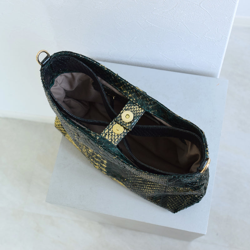 【PYTHON パイソン ウェーブトートバッグ】ミニ グリーン×ゴールド ショルダーつき 本革 蛇革 コブラ革 メタリック加工 和装 カジュアル エキゾチックレザー　お洋服はもちろん 着物にも（2690608700）