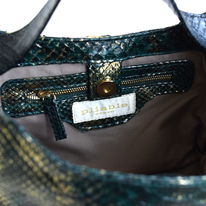 【PYTHON パイソン ウェーブトートバッグ】ミニ グリーン×ゴールド ショルダーつき 本革 蛇革 コブラ革 メタリック加工 和装 カジュアル エキゾチックレザー　お洋服はもちろん 着物にも（2690608700）