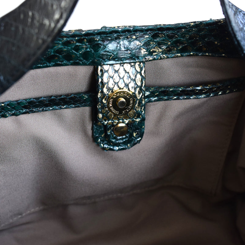 【PYTHON パイソン ウェーブトートバッグ】ミニ グリーン×ゴールド ショルダーつき 本革 蛇革 コブラ革 メタリック加工 和装 カジュアル エキゾチックレザー　お洋服はもちろん 着物にも（2690608700）