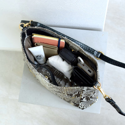 【PYTHON パイソン ウェーブトートバッグ】ミニ ナチュラル×ゴールド ショルダーつき 本革 蛇革 コブラ革 メタリック加工 和装 カジュアル エキゾチックレザー　お洋服はもちろん 着物にも（2690608800）