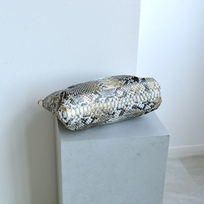 【PYTHON パイソン ウェーブトートバッグ】ミニ ナチュラル×ゴールド ショルダーつき 本革 蛇革 コブラ革 メタリック加工 和装 カジュアル エキゾチックレザー　お洋服はもちろん 着物にも（2690608800）