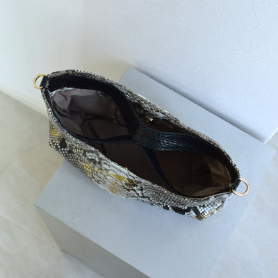 【PYTHON パイソン ウェーブトートバッグ】ミニ ナチュラル×ゴールド ショルダーつき 本革 蛇革 コブラ革 メタリック加工 和装 カジュアル エキゾチックレザー　お洋服はもちろん 着物にも（2690608800）