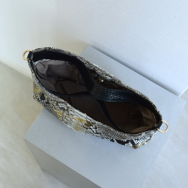 【PYTHON パイソン ウェーブトートバッグ】ミニ ナチュラル×ゴールド ショルダーつき 本革 蛇革 コブラ革 メタリック加工 和装 カジュアル エキゾチックレザー　お洋服はもちろん 着物にも（2690608800）