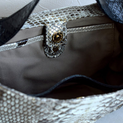 【PYTHON パイソン ウェーブトートバッグ】ミニ ナチュラル×ゴールド ショルダーつき 本革 蛇革 コブラ革 メタリック加工 和装 カジュアル エキゾチックレザー　お洋服はもちろん 着物にも（2690608800）