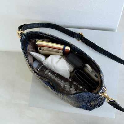 【PYTHON パイソン ウェーブトートバッグ】ミニ ネイビー×ゴールド ショルダーつき 本革 蛇革 コブラ革 メタリック加工 和装 カジュアル エキゾチックレザー　お洋服はもちろん 着物にも（2690608900）
