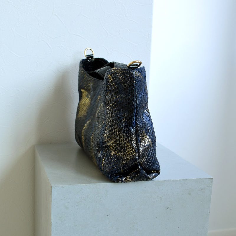 【PYTHON パイソン ウェーブトートバッグ】ミニ ネイビー×ゴールド ショルダーつき 本革 蛇革 コブラ革 メタリック加工 和装 カジュアル エキゾチックレザー　お洋服はもちろん 着物にも（2690608900）