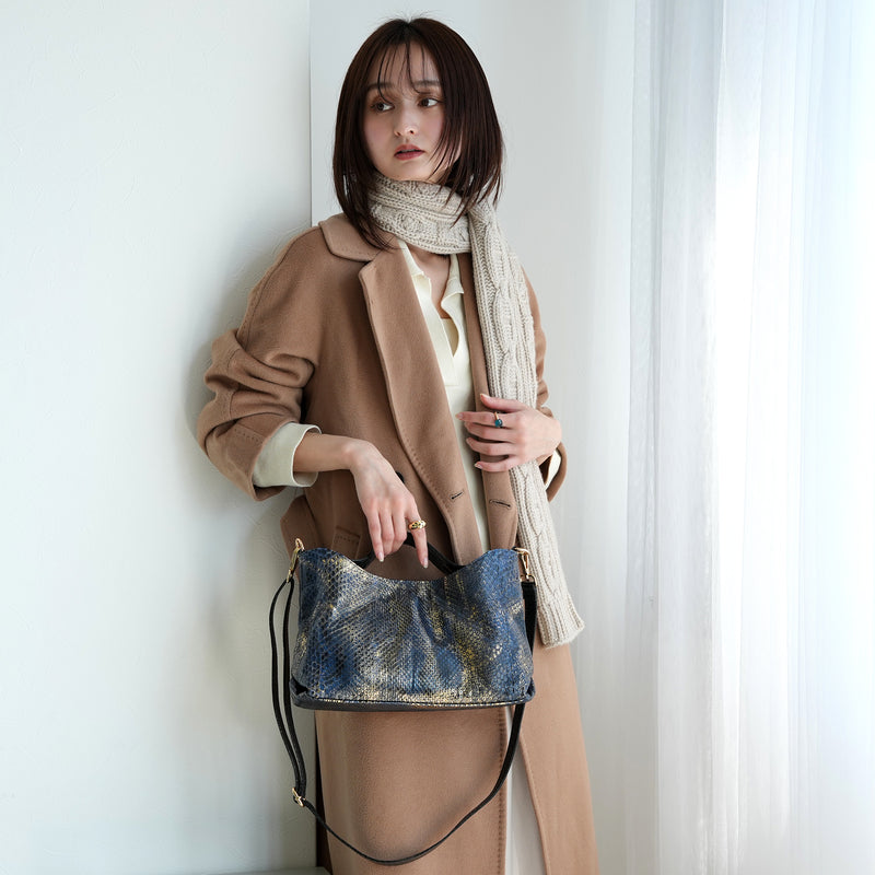 【PYTHON パイソン ウェーブトートバッグ】ミニ ネイビー×ゴールド ショルダーつき 本革 蛇革 コブラ革 メタリック加工 和装 カジュアル エキゾチックレザー　お洋服はもちろん 着物にも（2690608900）