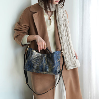 【PYTHON パイソン ウェーブトートバッグ】ミニ ネイビー×ゴールド ショルダーつき 本革 蛇革 コブラ革 メタリック加工 和装 カジュアル エキゾチックレザー　お洋服はもちろん 着物にも（2690608900）