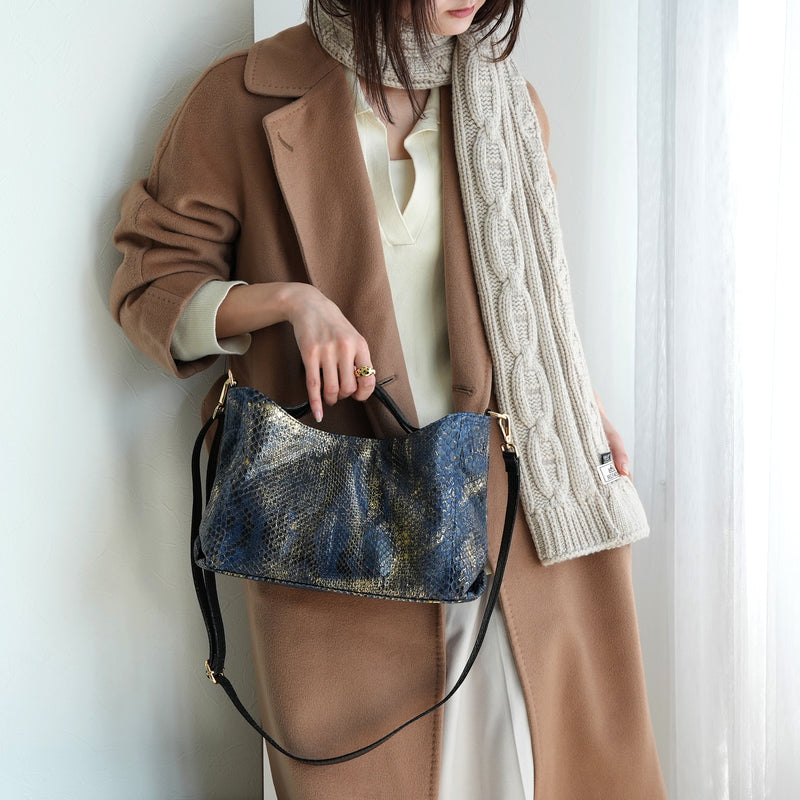 【PYTHON パイソン ウェーブトートバッグ】ミニ ネイビー×ゴールド ショルダーつき 本革 蛇革 コブラ革 メタリック加工 和装 カジュアル エキゾチックレザー　お洋服はもちろん 着物にも（2690608900）