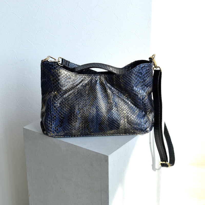 【PYTHON パイソン ウェーブトートバッグ】ミニ ネイビー×ゴールド ショルダーつき 本革 蛇革 コブラ革 メタリック加工 和装 カジュアル エキゾチックレザー　お洋服はもちろん 着物にも（2690608900）