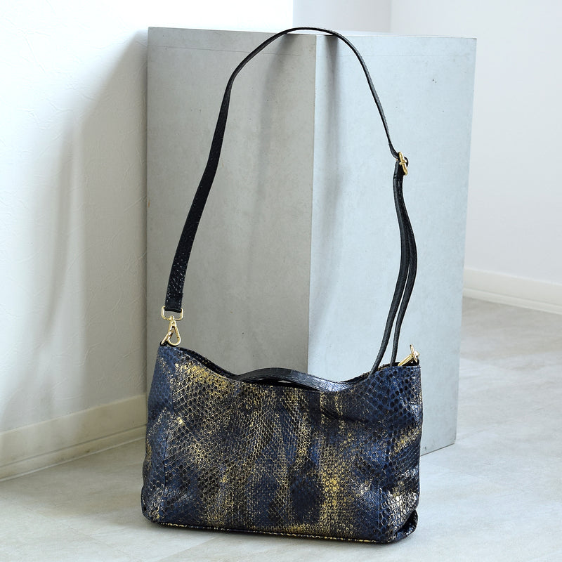 【PYTHON パイソン ウェーブトートバッグ】ミニ ネイビー×ゴールド ショルダーつき 本革 蛇革 コブラ革 メタリック加工 和装 カジュアル エキゾチックレザー　お洋服はもちろん 着物にも（2690608900）