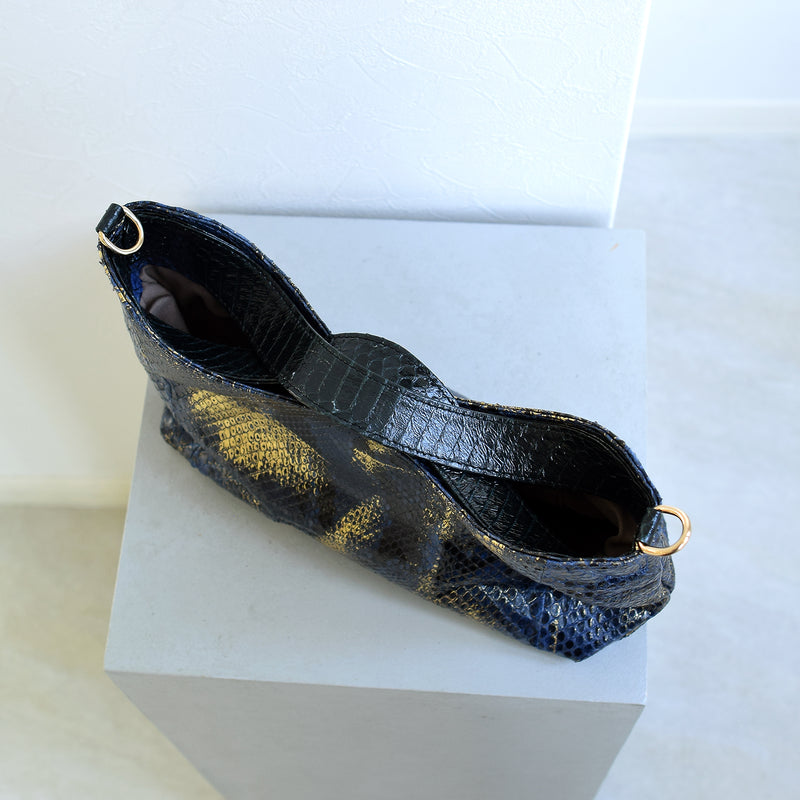 【PYTHON パイソン ウェーブトートバッグ】ミニ ネイビー×ゴールド ショルダーつき 本革 蛇革 コブラ革 メタリック加工 和装 カジュアル エキゾチックレザー　お洋服はもちろん 着物にも（2690608900）