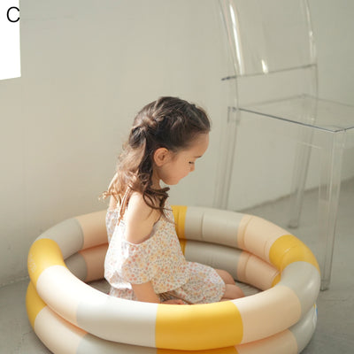 【キッズ水着 オフショルダー ティアードフリル】ワンピース水着 スイムウェア 女の子 肩紐でサイズ調節可能 （2755600801）