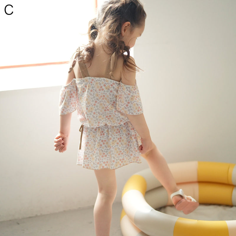 【キッズ水着 オフショルダー ティアードフリル】ワンピース水着 スイムウェア 女の子 肩紐でサイズ調節可能 （2755600801）