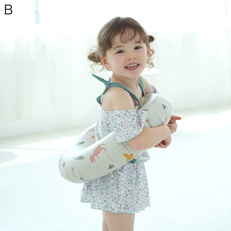 【キッズ水着 オフショルダー ティアードフリル】ワンピース水着 スイムウェア 女の子 肩紐でサイズ調節可能 （2755600801）