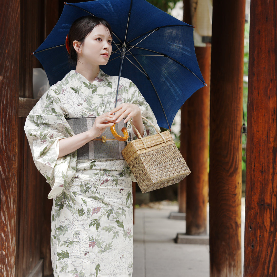 単品浴衣 高級変わり織 オフホワイトに広がるグリーンの芍薬