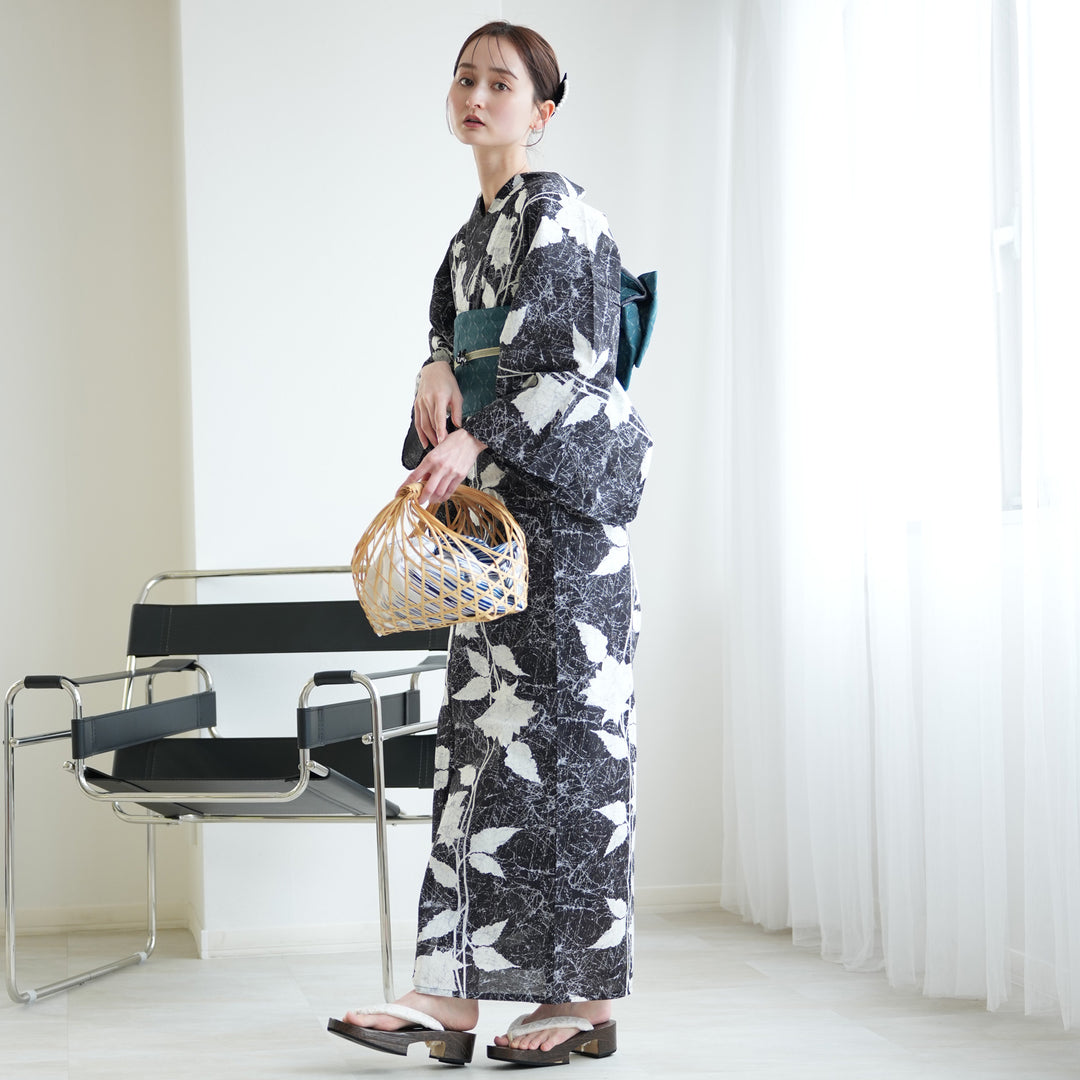 単品浴衣 高級変わり織 紺地に連なるローケツ柄の芍薬】フリーサイズ