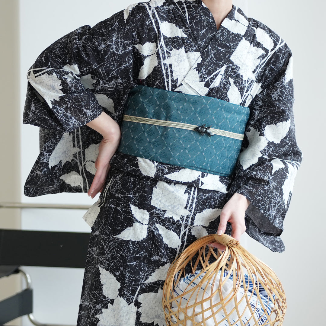 単品浴衣 高級変わり織 紺地に連なるローケツ柄の芍薬】フリーサイズ