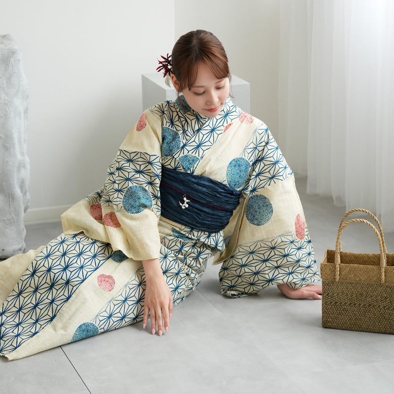 浴衣3点セット（浴衣/帯/下駄） 綿麻 ゆかた フリーサイズ 紺色の麻の葉と鞠 （5010077611）