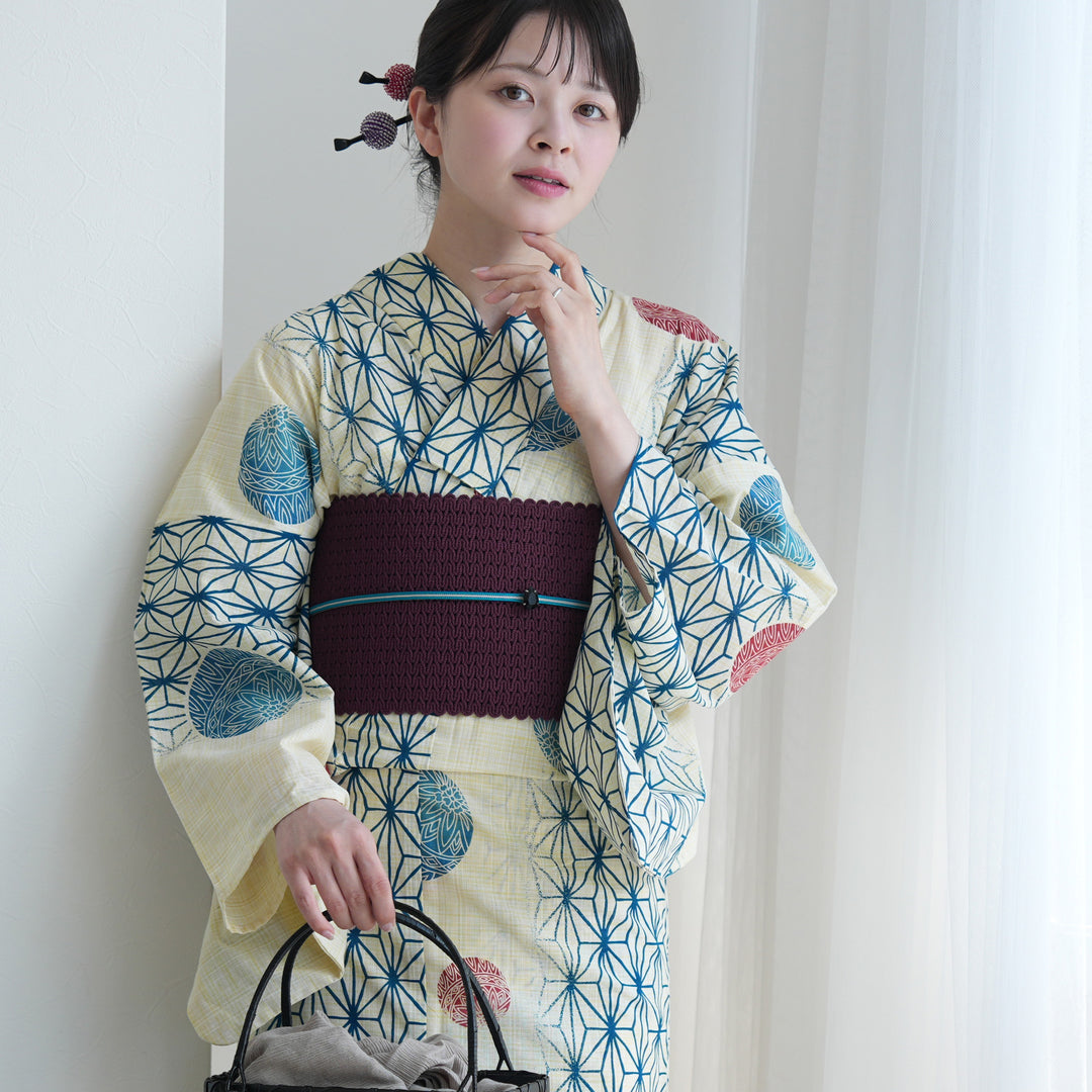 新品未使用　浴衣3点セット 綿麻 紺色の麻の葉と鞠　utatane 綿麻 浴衣3点セット（浴衣・帯・下駄）先染めベージュ 紺色の麻の葉と